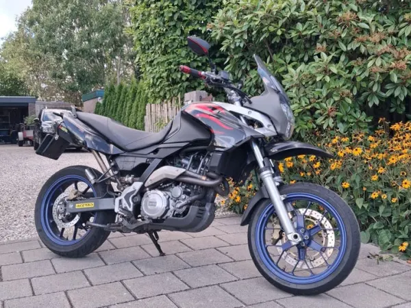 2006 Yamaha MT 03 - Gereserveerd (1/1)