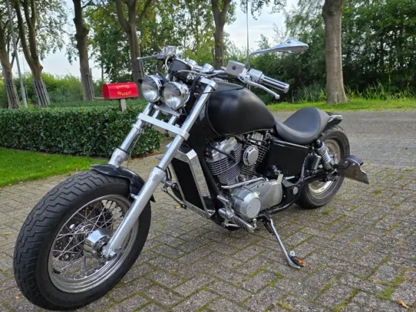 Bouwjaar onbekend Honda Shadow VT 1100 C - € 2.750 · Bieden (1/1)