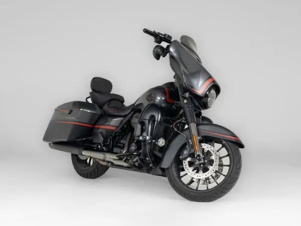 2018 Harley-Davidson FLHXSE CVO Street Glide (bj 2018) - €32,950 (1/1)