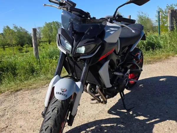 Year unknown Yamaha MT 09 - Bidding (1/1)