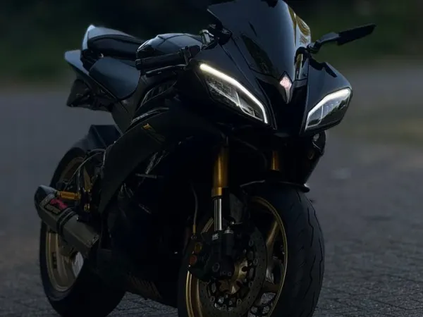 2010 Yamaha YZF R6 - €10,850 · Bidding (1/1)