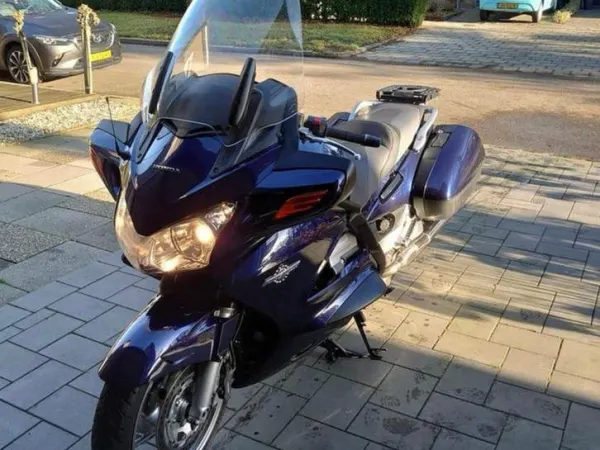 Bouwjaar onbekend Honda ST 1300 - € 3.200 · Bieden (1/1)
