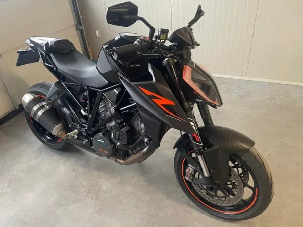 2017 KTM 1290 Super Duke R - €8,800 · Bidding (1/1)