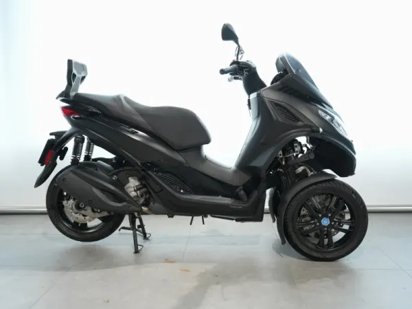 2023 Piaggio MP3 300 HPE Sport - € 5.890 (1/1)
