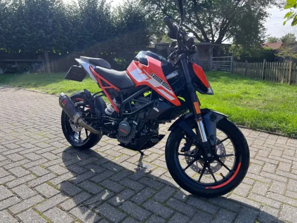 2017 KTM 125 Duke - €3,500 · Bidding (1/1)