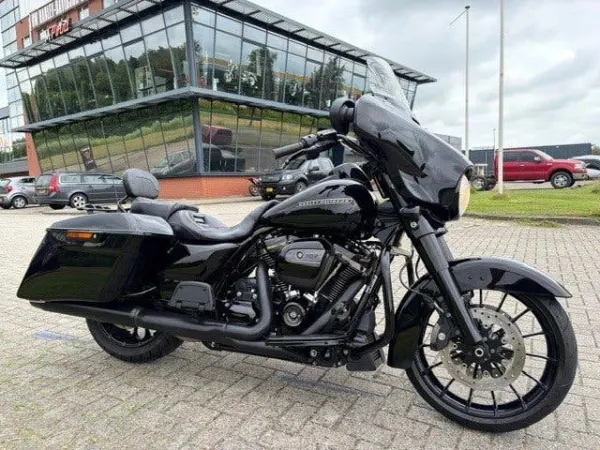 2019 Harley-Davidson FLHXS Streetglide Street Glide (bj 2019) - €21,950 · Bidding (1/1)