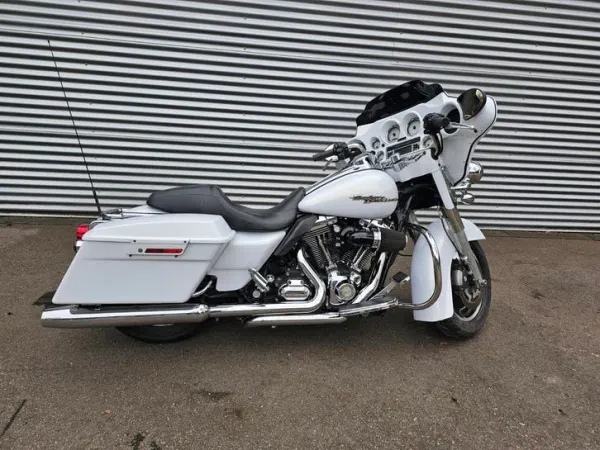 Year unknown Harley-Davidson Street Glide - €10,950 · Bidding (1/1)