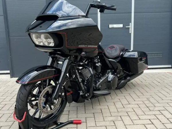 2020 Harley-Davidson Road Glide - €21,750 · Bidding (1/1)