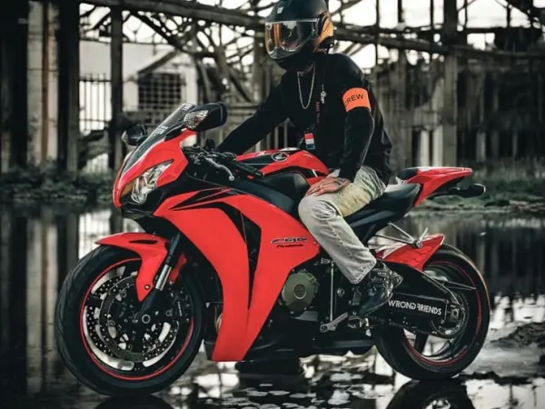 Bouwjaar onbekend Honda CBR1000RR Fireblade 2008-Akrapovic, Quadlock - € 5.500 · Bieden (1/1)