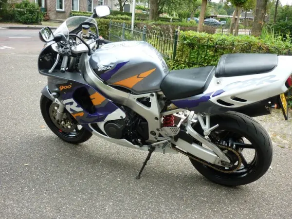 Bouwjaar onbekend Honda CBR 900 RR Fireblade 1996 SC33 - Prijs op aanvraag (1/1)