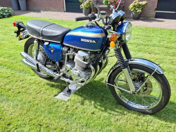 1972 Honda CB750 K2 en Honda CB900 Limited Edition - €6,950 · Bidding (1/1)