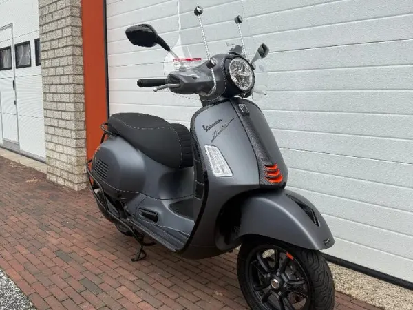 2023 Vespa GTS 300 - Gereserveerd (1/1)