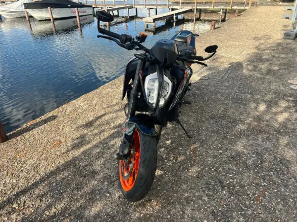 Year unknown KTM 890 Duke R - €8,999 · Bidding (1/1)