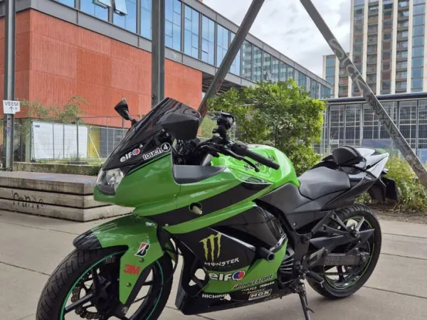 2009 Kawasaki Ninja 250R - € 2.500 · Bieden (1/1)