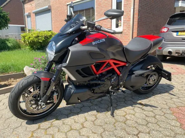 Bouwjaar onbekend Ducati Diavel - € 11.500 · Bieden (1/1)