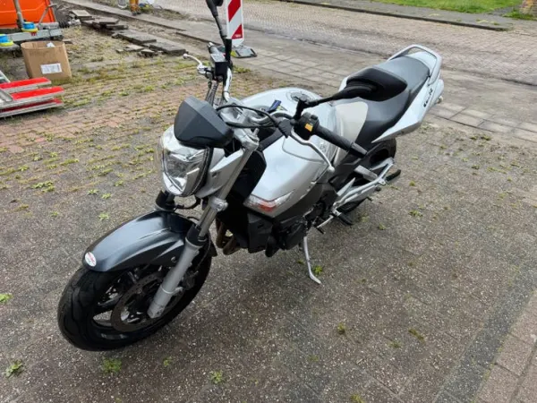 Bouwjaar onbekend Suzuki GSR 600 - € 2.290 · Bieden (1/1)