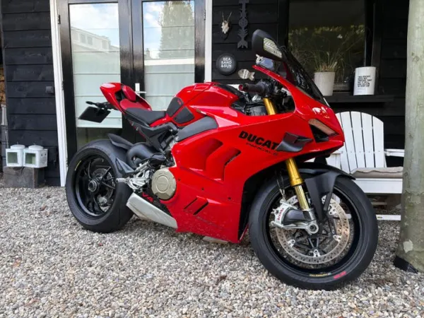 Year unknown Ducati Panigale V4 S - €28,990 · Bidding (1/1)