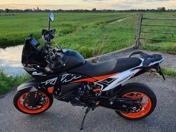 2024 KTM 890 SMT - €12,950 · Bidding (1/1)