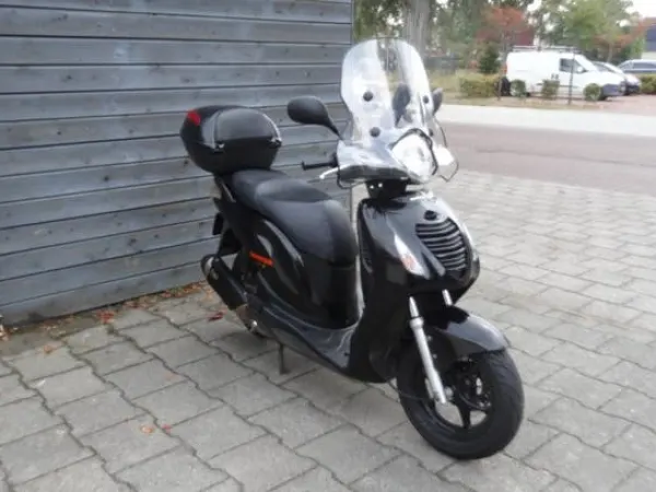 2012 Suzuki Sixteen 150 - Reserved (1/1)