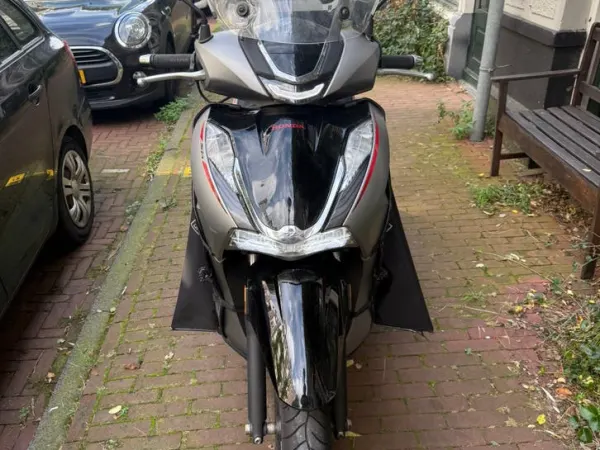 2024 Honda sh 350 - €5,900 · Bidding (1/1)