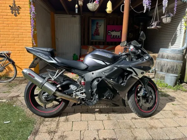Year unknown Yamaha yzf r6 rj05 2005 45000 km Grote Beurt - €1,550 · Bidding (1/1)