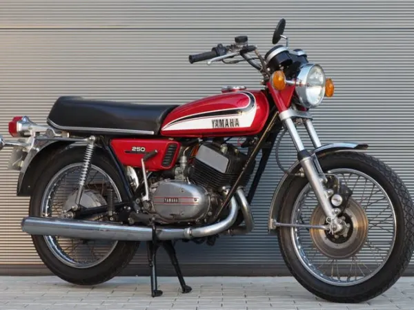 1974 Yamaha rd250-zeer Lage km Stand-Bouwjaar 1974 - € 4.500 (1/1)