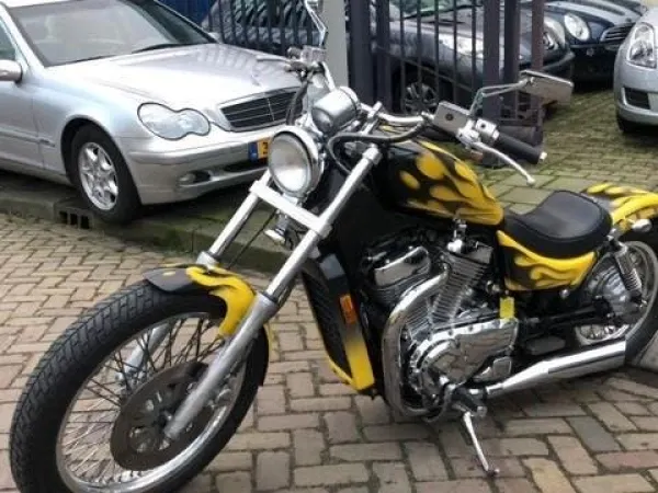 1987 Suzuki VS 700 - €4,950 · Bidding (1/1)