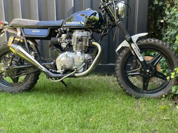1981 Honda CM 400 - €2,750 · Bidding (1/1)