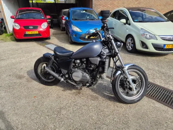 1986 Honda VF 700 - €1,500 · Bidding (1/1)