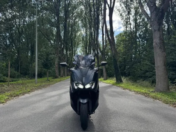 2019 Yamaha T Max 530 DX 2019 - € 7.999 · Bieden (1/1)