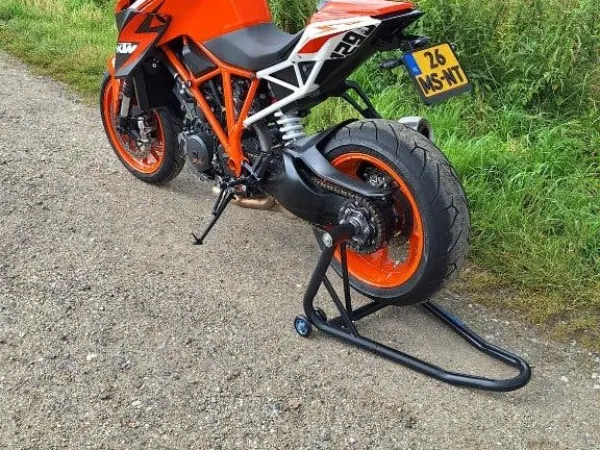 2016 KTM 1290 Superduke Nieuwstaat Lage km - € 8.750 · Bieden (1/1)