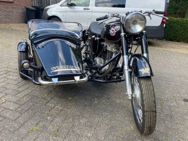 1961 Moto Guzzi Matchless met Zijspan i.z.g.s. 350cc. - €6,500 · Bidding (1/1)