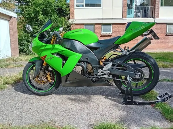 Bouwjaar onbekend Kawasaki ZX10R-Supersport Motor met Akrapovic Uitlaat - € 5.250 (1/1)