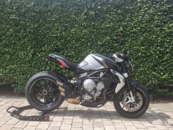 Year unknown MV Agusta Brutale 800 Dragster ** - €9,350 · Bidding (1/1)