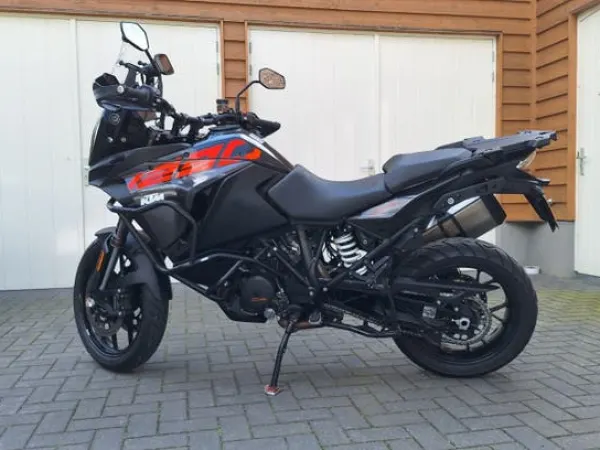 2017 KTM 1290 S 2017 met Koffers/Tanktas Lage km - € 9.750 · Bieden (1/1)