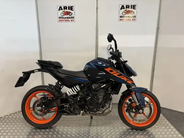 2025 MV Agusta KTM Duke 125 ABS (bj 2025) - € 4.990 (1/1)