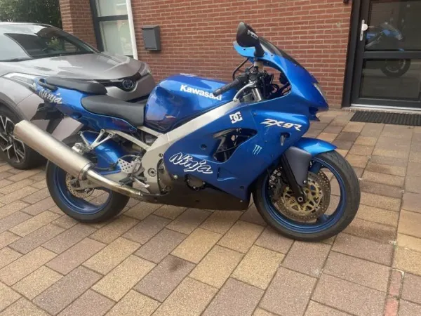 1999 Kawasaki ZX9R; 1999; nu 1495,-€; Inruil Mogelijk - € 1.495 · Bieden (1/1)