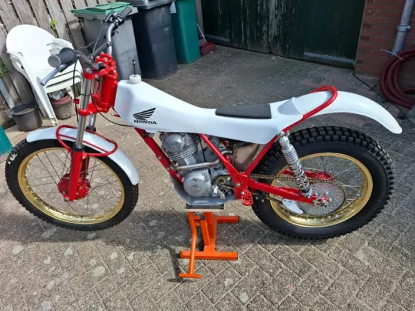 1984 Aprilia Classic 125 - € 2.100 · Bieden (1/1)