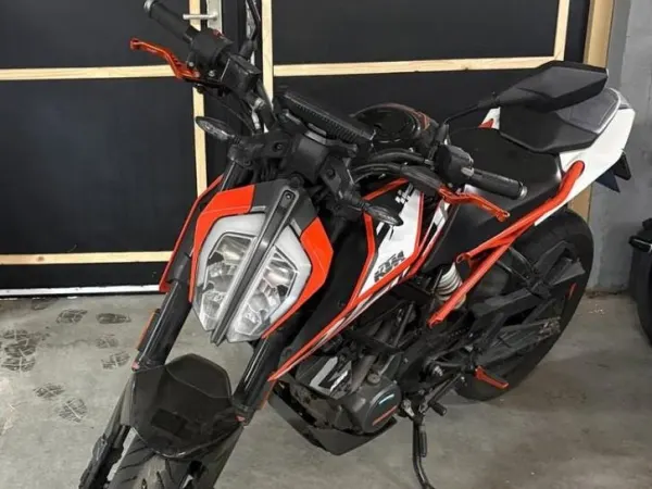 2018 KTM 125 Duke - €3,500 · Bidding (1/1)