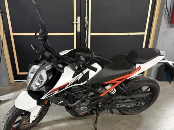 2017 KTM 125 Duke - €3,000 · Bidding (1/1)