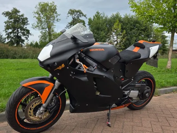 Bouwjaar onbekend Honda VFR 750 Custom 'Fireblade' - € 1.950 · Bieden (1/1)