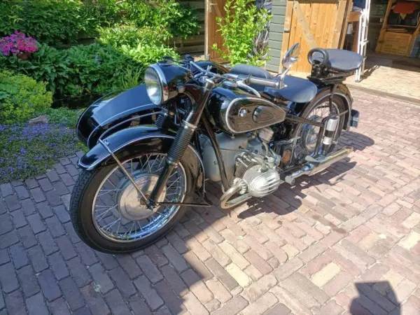 Year unknown BMW R67/2 met Hollandia Zijspan - €19,950 (1/1)