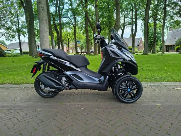 2022 Piaggio MP3/300 HPE. Nieuwstaat. 5053km ! - €5,000 · Bidding (1/1)