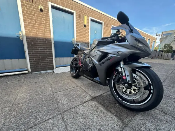 Bouwjaar onbekend Honda CBR 1000 Fireblade 2006 - € 4.000 (1/1)