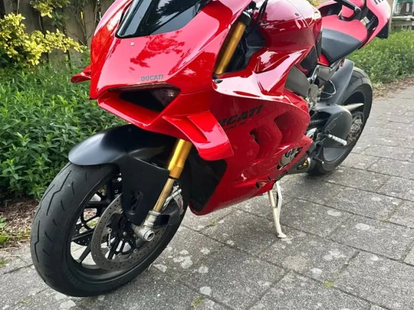 Year unknown Ducati Panigale V4 S - €23,000 · Bidding (1/1)