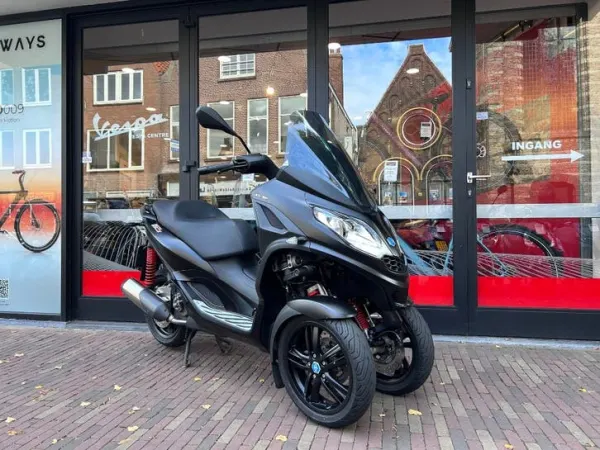 2020 Piaggio MP3 300 - €4,499 (1/1)