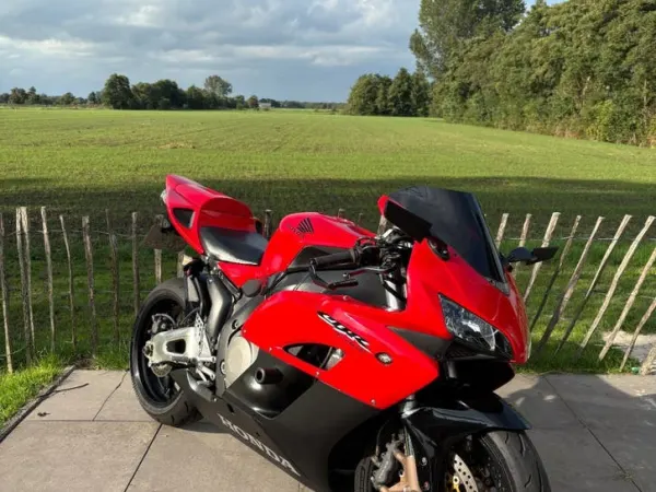 2004 Honda CBR1000RR Fireblade 32700 km - € 4.350 · Bieden (1/1)