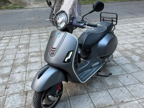 2015 Vespa GTS 300 - € 4.300 · Bieden (1/1)