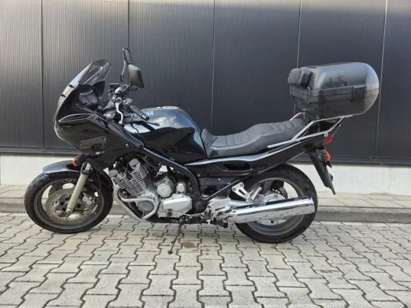 2001 Yamaha XJ 900 Diversion-Toermotor met Topkoffer - € 1.500 · Bieden (1/1)