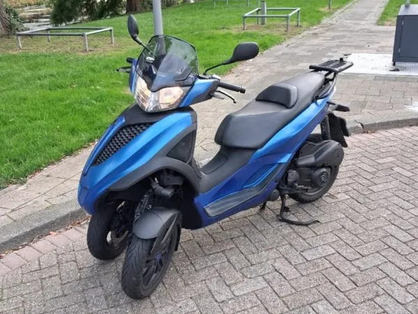 2012 Piaggio MP3 300 Yourban - €1,900 · Bidding (1/1)